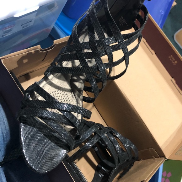 Sketchers wrapped up sandals - Picture 1 of 3